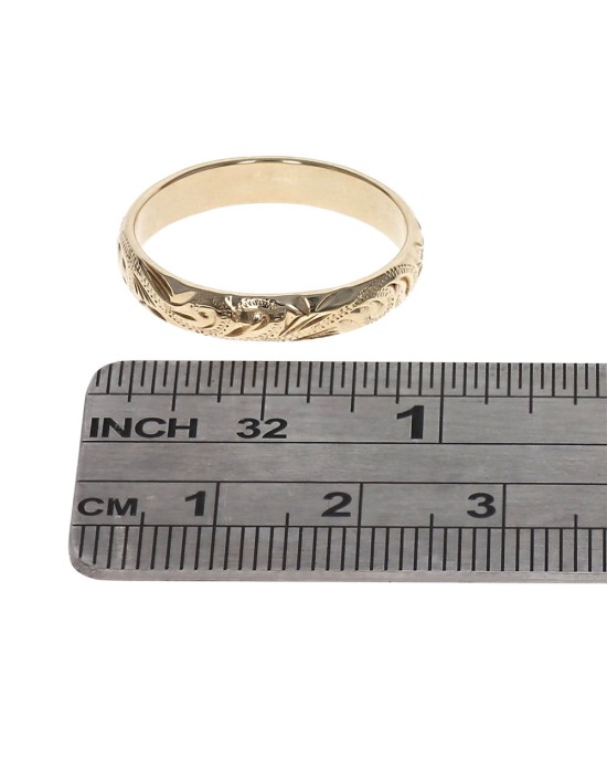 Etched Floral Motif Band in Yellow Gold